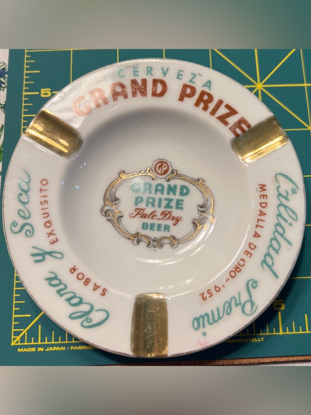 Vtg 1952 Cerveza Grand Prize Pale Dry Beer  Ceramic Ashtray 3 Rest